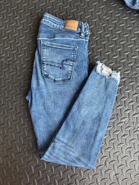 American Eagle Outfitters Blue Ankle Skinny Jeans with Frayed Hem